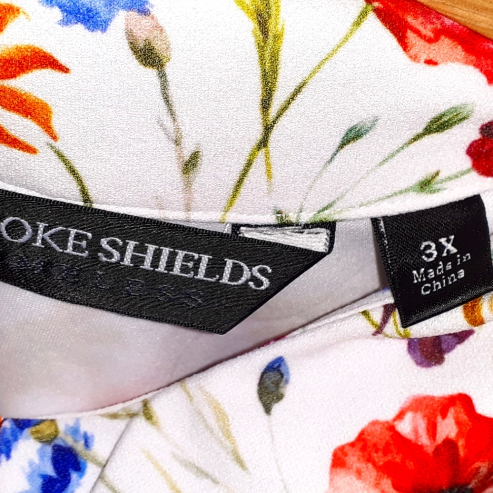 Brooke Shields floral summer tank 3X